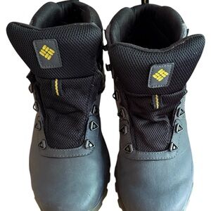 Columbia Green & Black Hiking Boots Durable Lace-Up Design